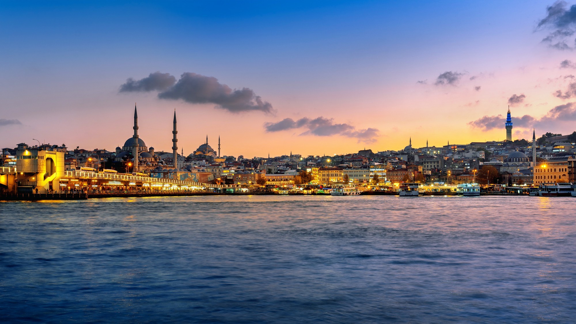 A picture of Istanbul taken at dusk