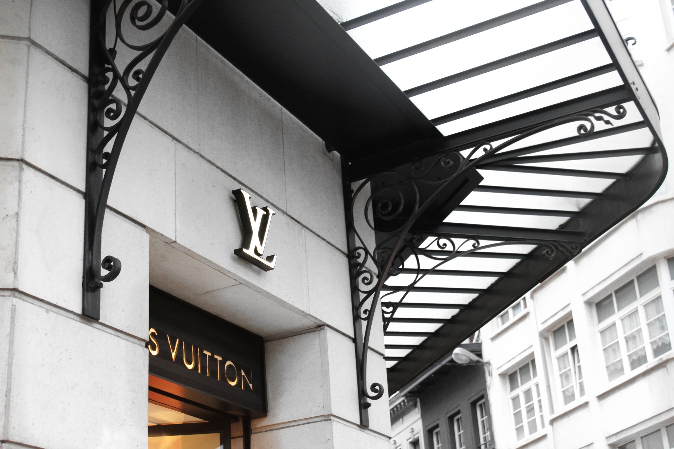 Image of a Louis Vuitton Storefront with the company’s signature monogram LV